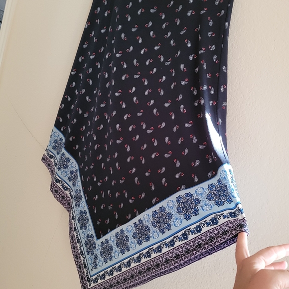 A dark navy blue skirt very soft struchi fabric type quality. Size MM. - Picture 2 of 5